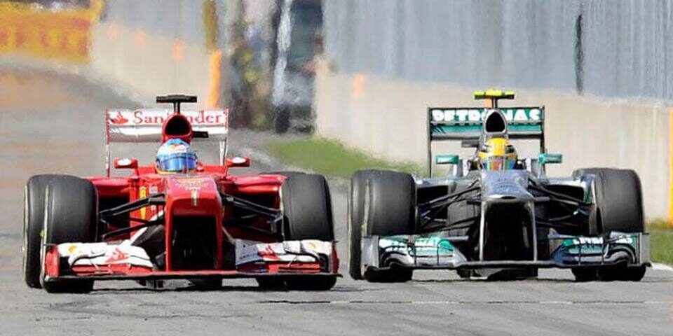 autos de formula1 en la pista