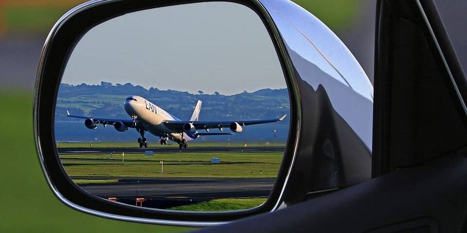 vista avion por espejo lateral