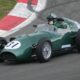 auto formula1 antiguo color verde en la pista