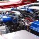 motor de auto color azul