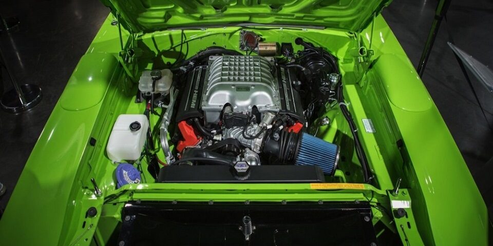 motor auto color verde