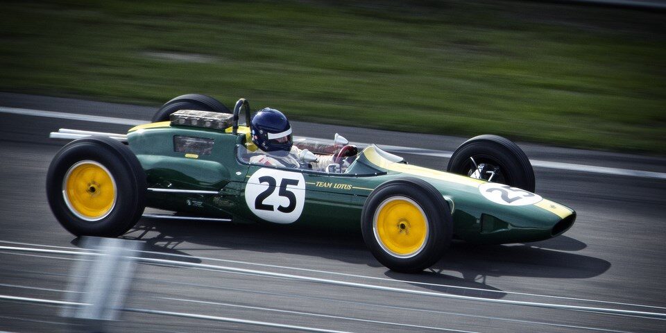 auto formula1 antiguo color verde