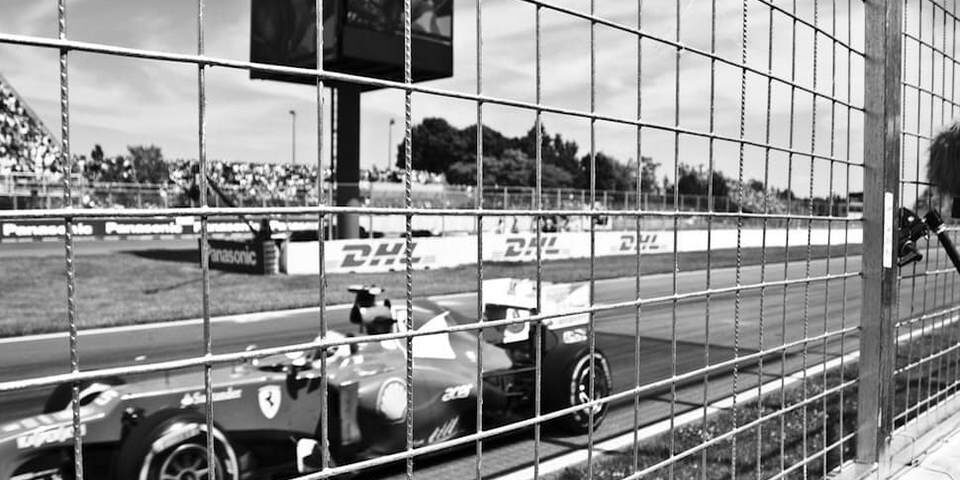 auto formula1 imagen en blanco y negro