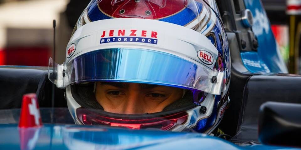 piloto formula1 con casco jenzer