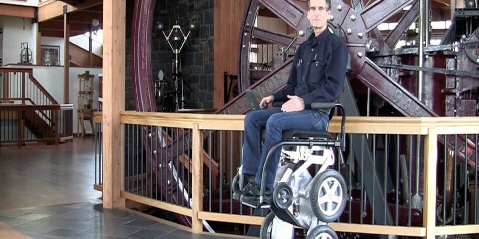 silla de ruedas con la marca de toyota