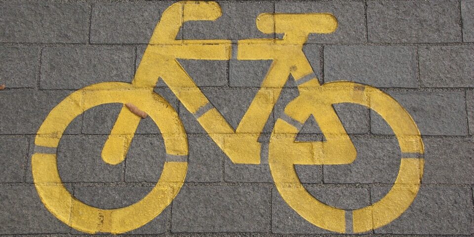 icono de una bicicleta color amarillo