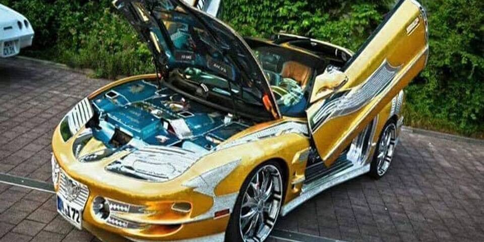 auto pontiac color dorado