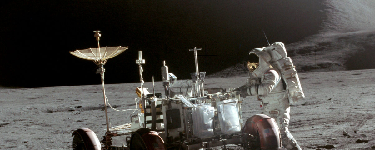 Apollo_15_Lunar_Rover_and_Irwin