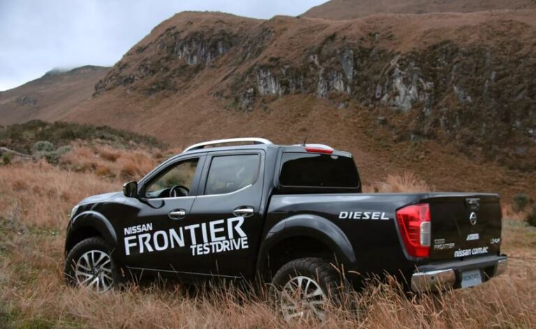 ¿Es la Nissan NP300 Frontier perfecta para el terreno ecuatoriano?