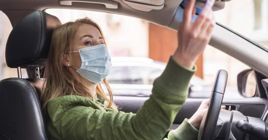 ¿Es necesario utilizar mascarilla dentro del auto?